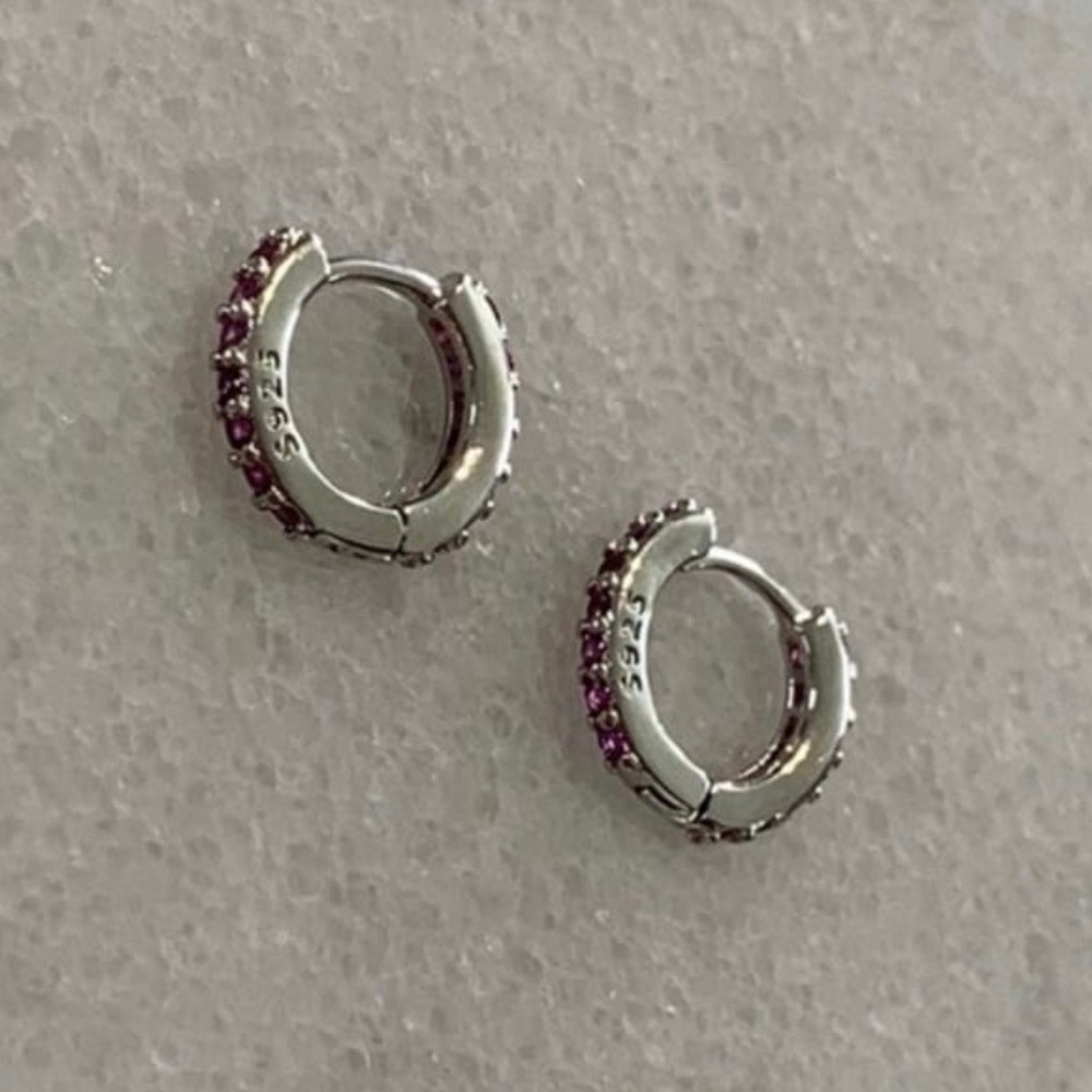 COPY - Pink Crystal Sterling Silver Small Huggie Hoop Earrings

Brand New - Picture 4 of 4